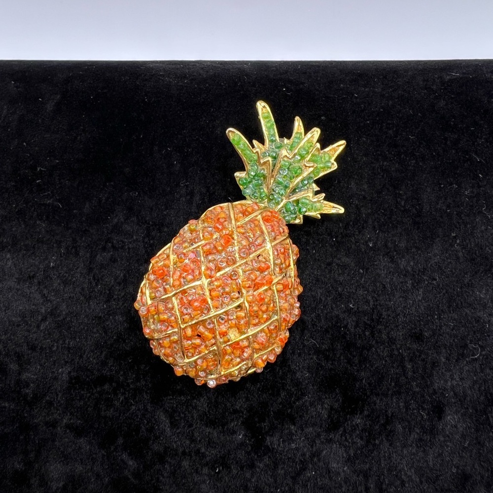 Vintage Weiss Pineapple Brooch Gold Tone Rhinestone Fruit Pin
